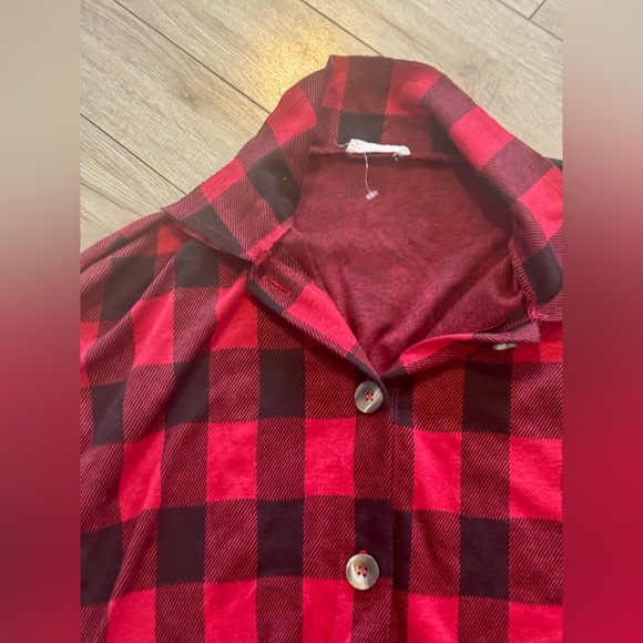 REB in J Buffalo Plaid with Red Ribbed Sleeves Oversized Small Boutique Top - Picture 4 of 9